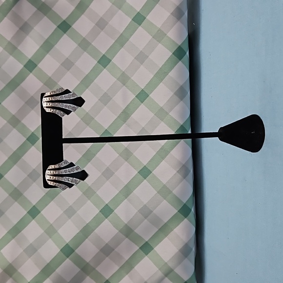 Women's Vintage Art Deco Clip Earrings - Picture 2 of 12